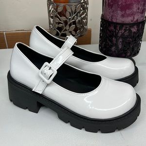 HeneiKecci Fashion Women White Gothic Shoes Chunky Heel Platform. Size 39